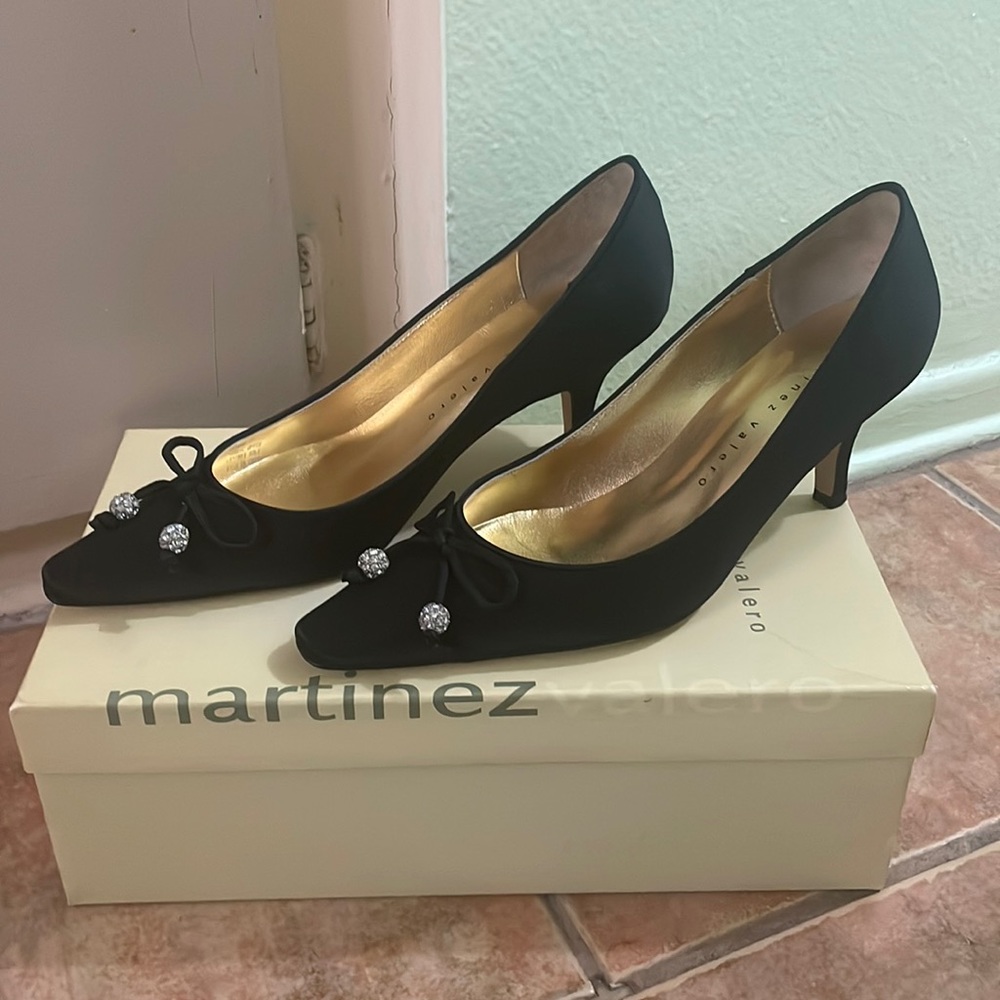 Martinez Valero pumps